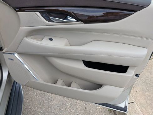 Used 2016 Cadillac Escalade ESV Luxury image 51
