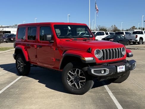 Used 2025 Jeep Wrangler Sahara image 2
