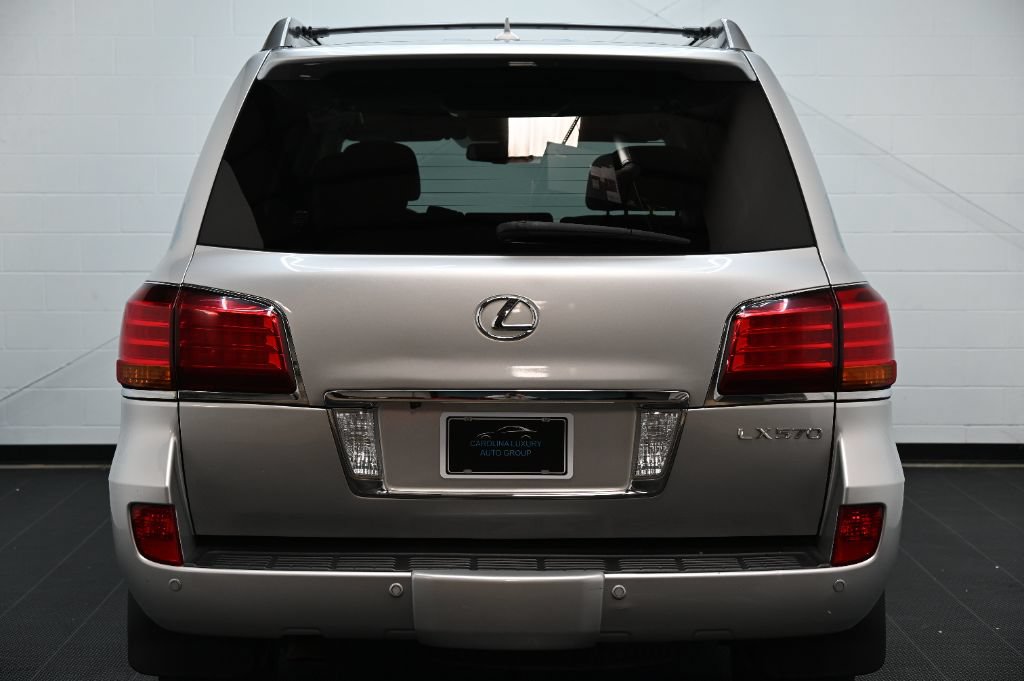 Used 2011 Lexus LX 570 4WD w/ Luxury Pkg image 4
