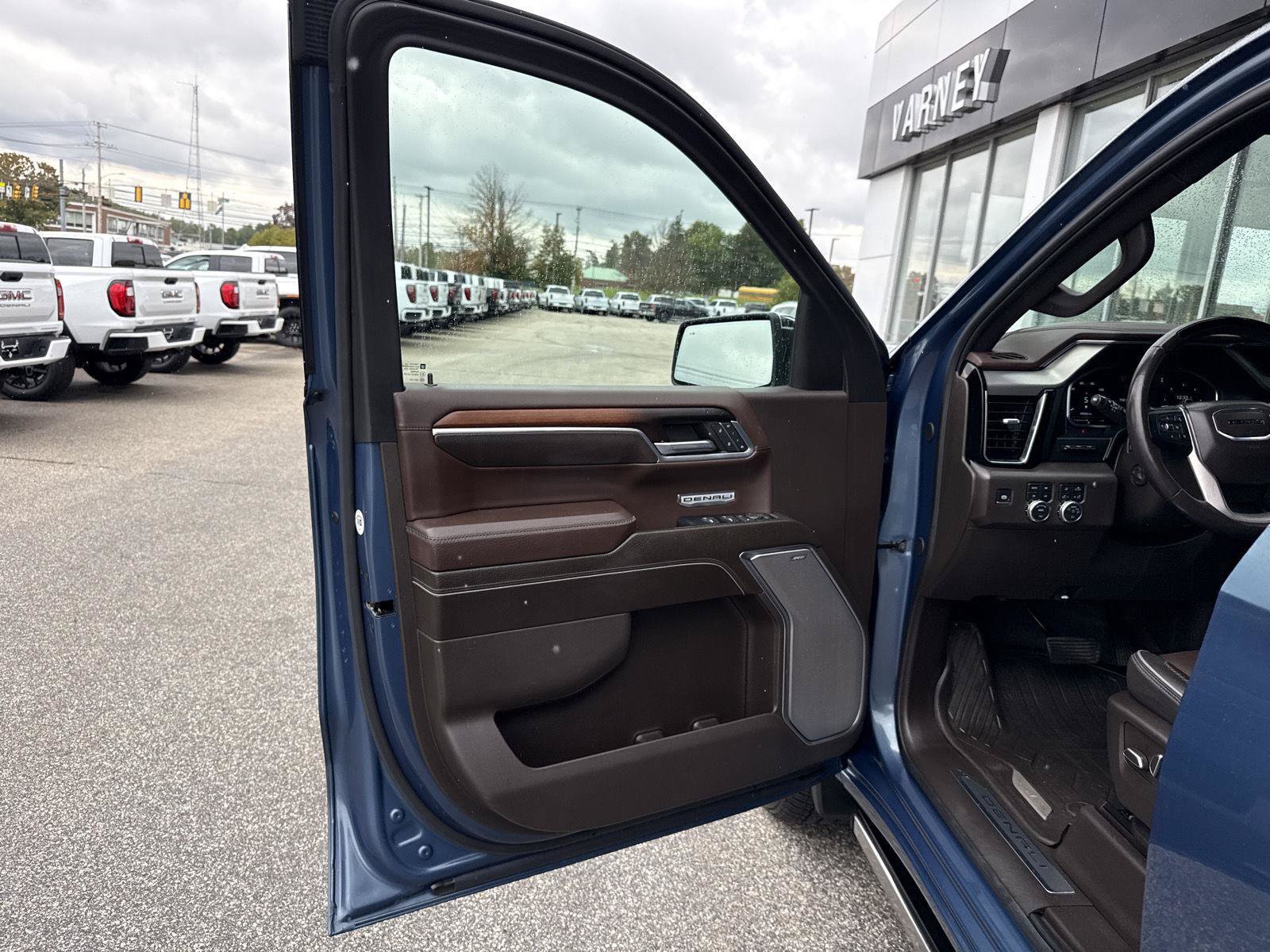 Used 2024 GMC Sierra 1500 Denali AWD/4WD image 14