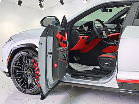 Used 2025 Lamborghini Urus SE AWD/4WD image 7
