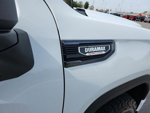 Used 2024 GMC Sierra 1500 AT4 w/ Technology Package image 8