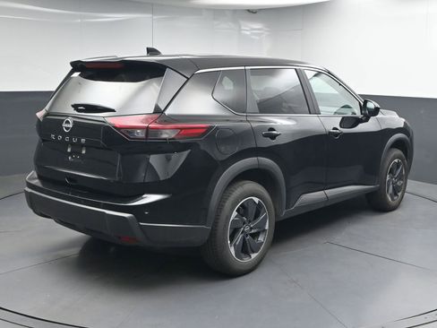Certified 2025 Nissan Rogue SV FWD image 7