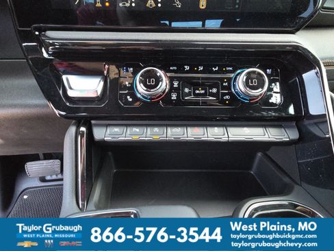 Used 2024 GMC Sierra 1500 AT4 w/ Technology Package AWD/4WD image 25