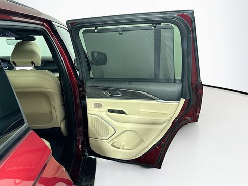 Used 2023 Jeep Grand Cherokee Limited w/ Luxury Tech Group II image 32