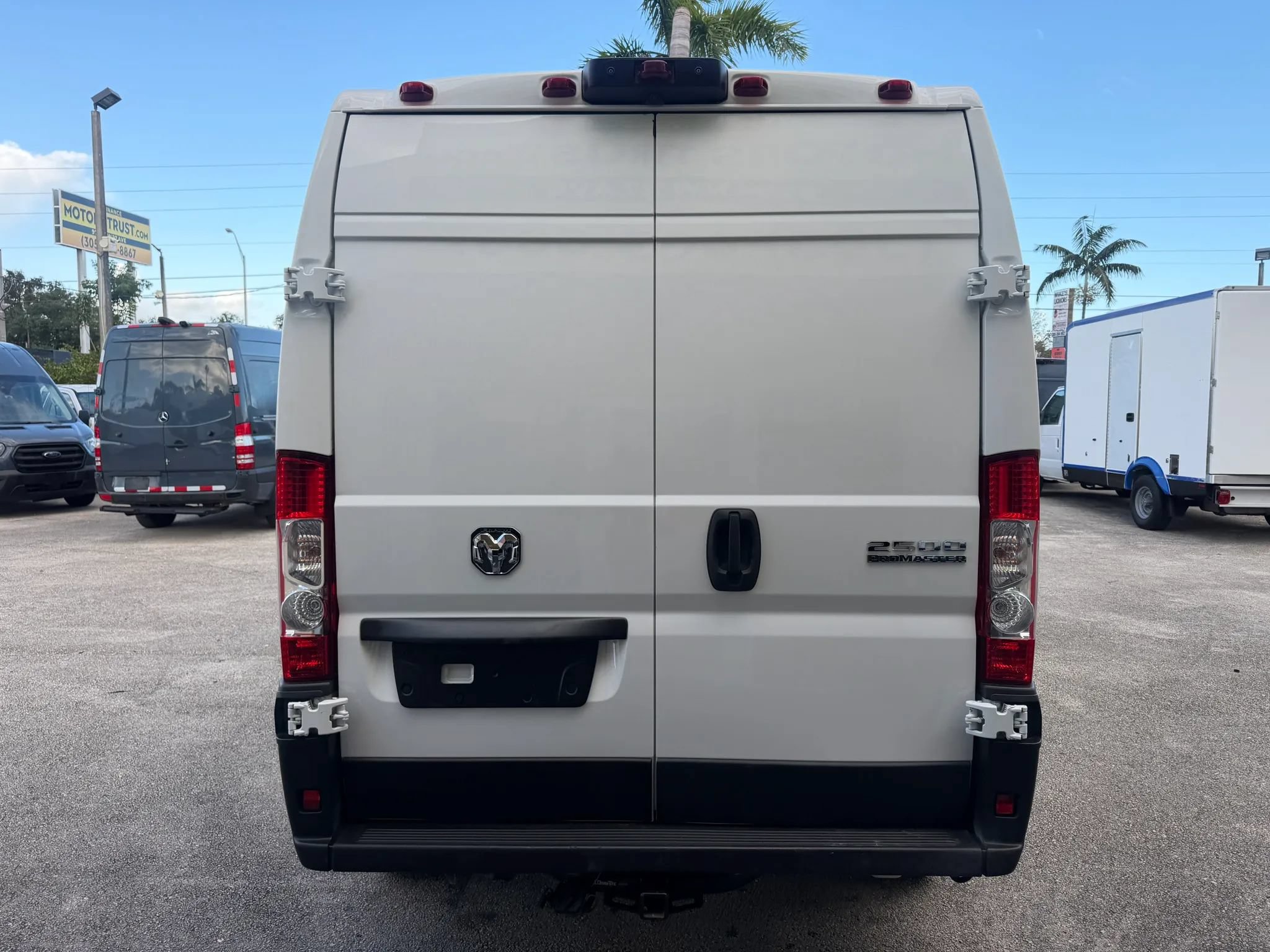 Used 2023 RAM ProMaster 2500 w/ Interior LED Lighting Group FWD image 4