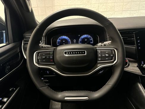 Used 2024 Jeep Wagoneer L Series II w/ Flexible Seating Group AWD/4WD image 22