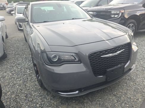 Used 2019 Chrysler 300 S RWD image 2