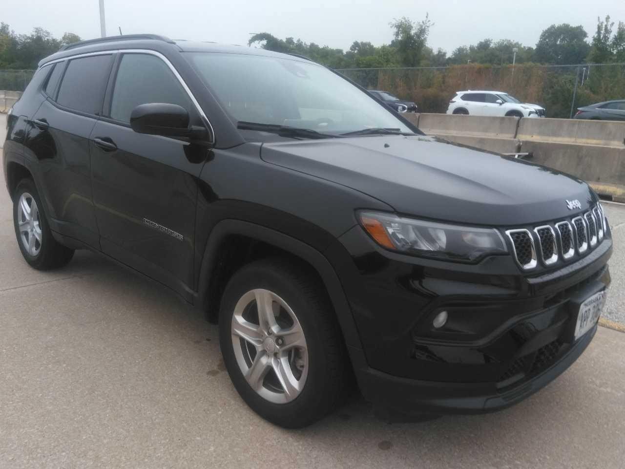 Used 2024 Jeep Compass Latitude AWD/4WD image 4