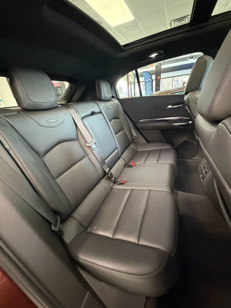 Used 2023 Cadillac XT4 Luxury w/ Cold Weather Package FWD image 14