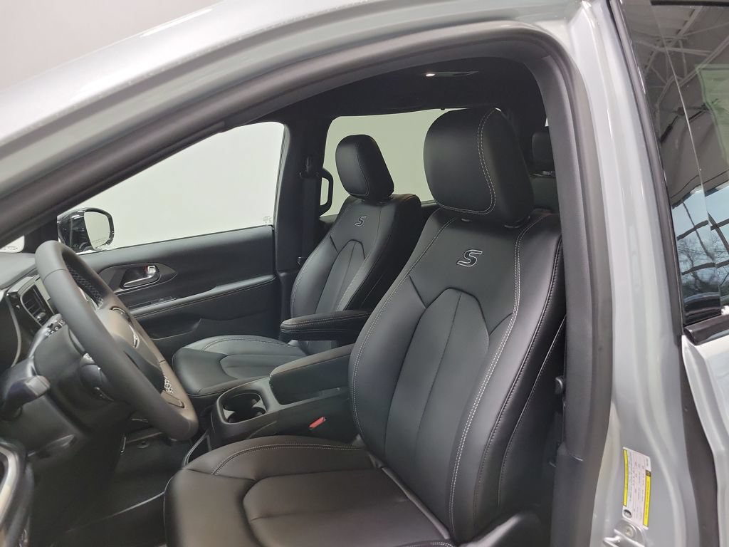 New 2026 Chrysler Pacifica Select w/ S Appearance Package AWD/4WD image 12