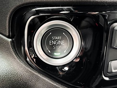 Used 2024 Chevrolet Silverado 2500 ZR2 w/ Technology Package image 10