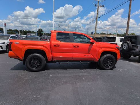 Used 2024 Toyota Tacoma TRD Sport AWD/4WD image 6