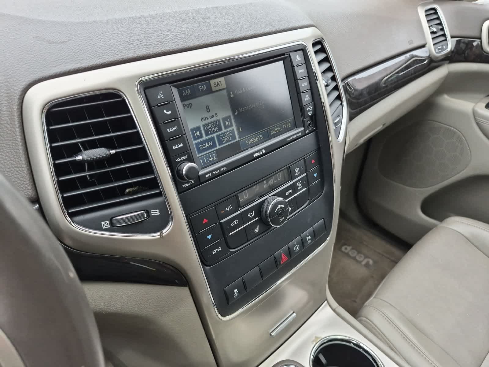 Used 2011 Jeep Grand Cherokee Laredo AWD/4WD image 29