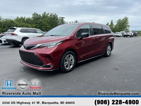 Used 2021 Toyota Sienna XSE AWD/4WD image 3
