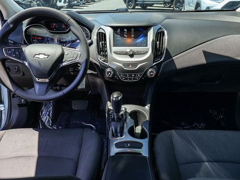 Used 2018 Chevrolet Cruze LT w/ LT Fleet Convenience Package FWD image 7