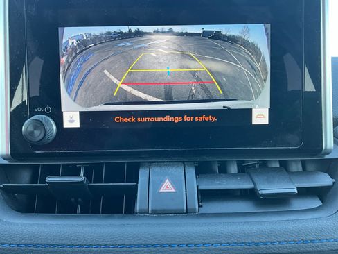 Used 2024 Toyota RAV4 SE image 18