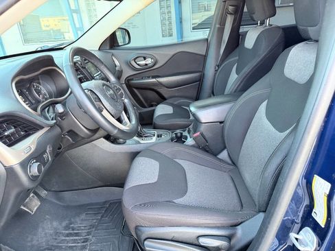 Used 2014 Jeep Cherokee Sport image 10