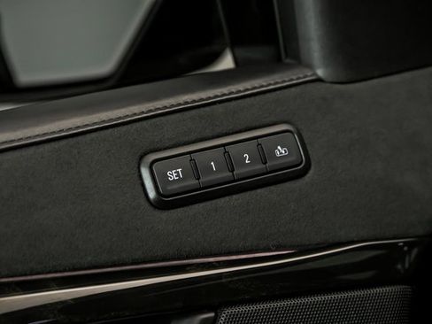 Used 2018 Cadillac Escalade Platinum image 10