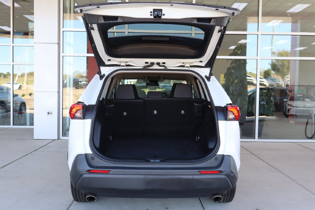 Used 2020 Toyota RAV4 XLE FWD image 8