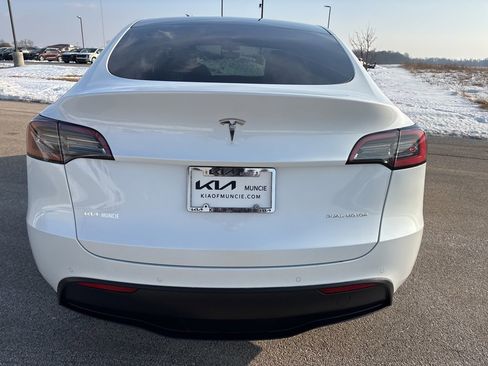 Used 2022 Tesla Model Y Long Range image 12
