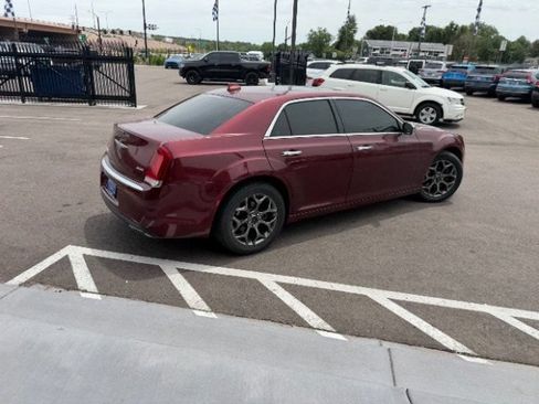 Used 2019 Chrysler 300 Limited AWD/4WD image 13