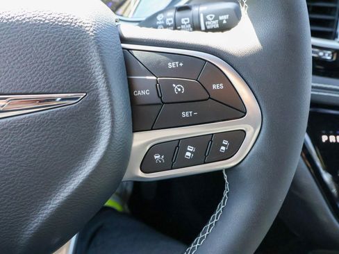 New 2026 Chrysler Pacifica Select AWD/4WD image 27
