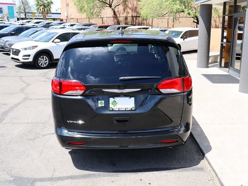 Used 2021 Chrysler Voyager LX w/ Cold Weather Group FWD image 10