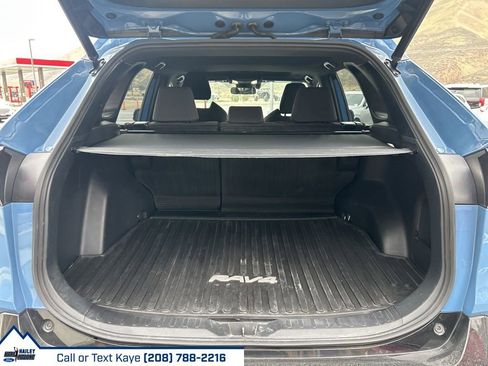 Used 2023 Toyota RAV4 SE w/ Convenience Package image 10