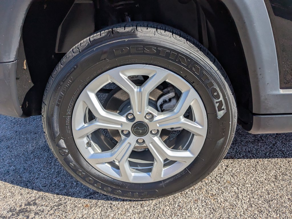 Used 2025 Jeep Compass Latitude AWD/4WD image 17