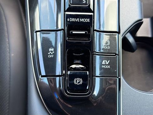 Used 2026 Toyota Crown Signia w/ Advanced Technology Package image 49