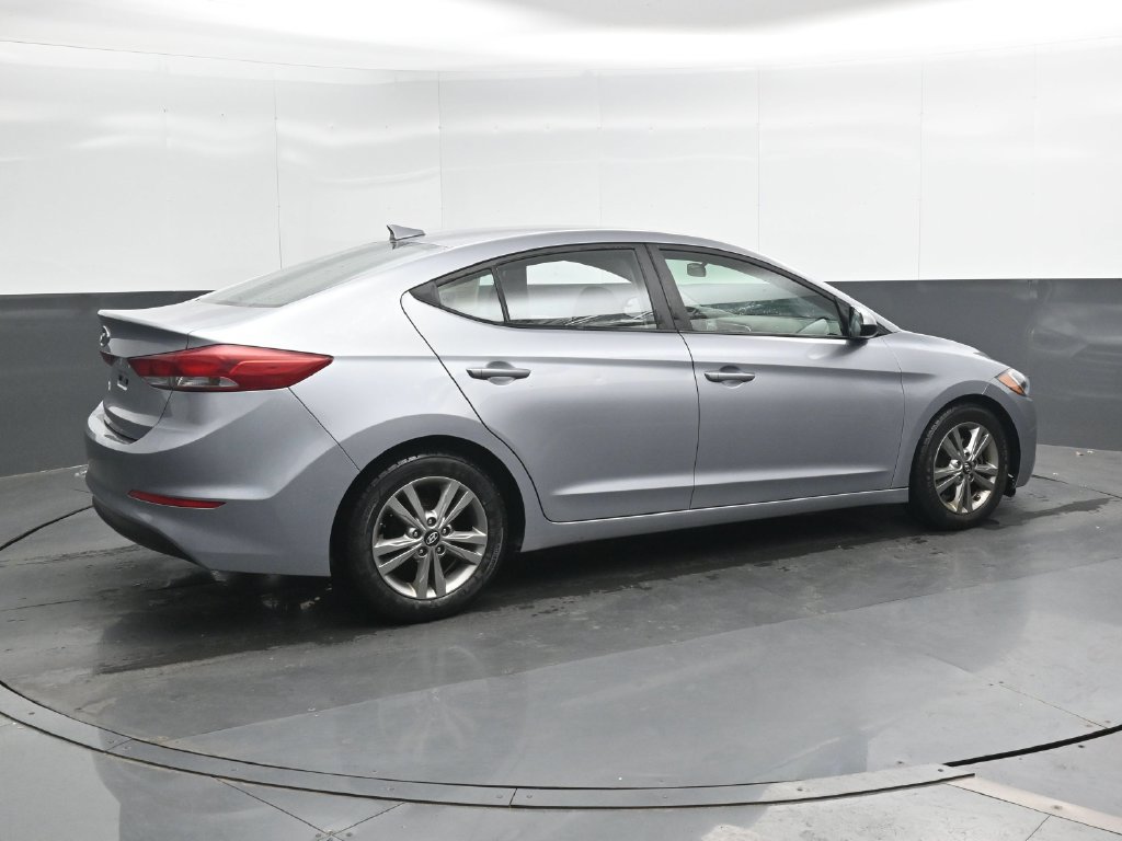 Used 2017 Hyundai Elantra SE FWD image 2
