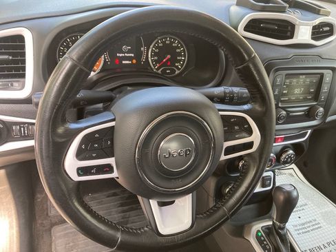 Used 2016 Jeep Renegade Latitude AWD/4WD image 18