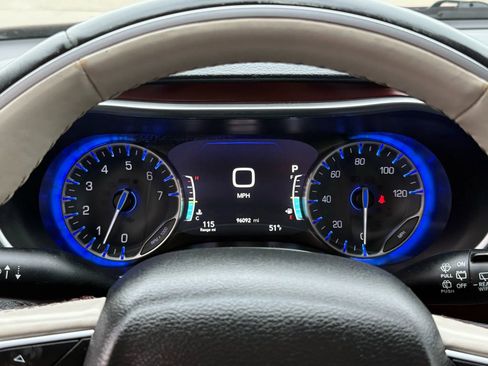 Used 2020 Chrysler Pacifica Limited image 39