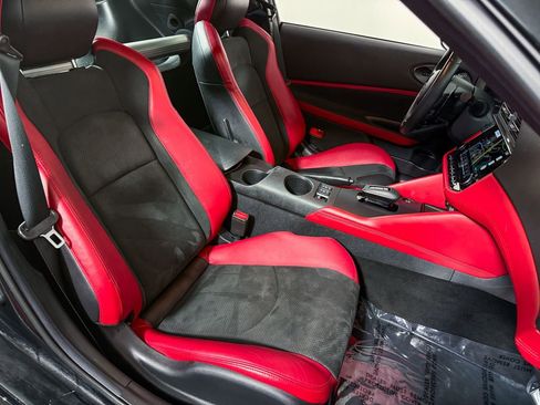 Certified 2024 Nissan Z Performance w/ Floor Mat Package RWD image 15