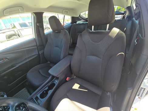 Certified 2021 Toyota Prius LE FWD image 22