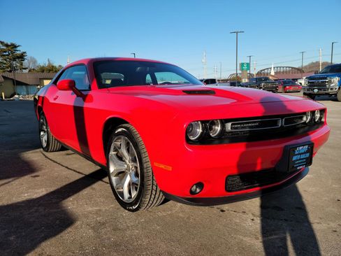Used 2016 Dodge Challenger SXT Plus image 3
