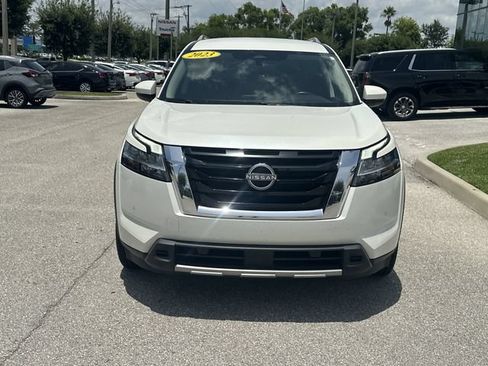 Used 2023 Nissan Pathfinder SL AWD/4WD image 4