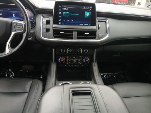 Used 2022 Chevrolet Tahoe Z71 w/ Luxury Package AWD/4WD image 15