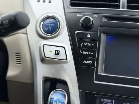 Used 2013 Toyota Prius V Five image 28