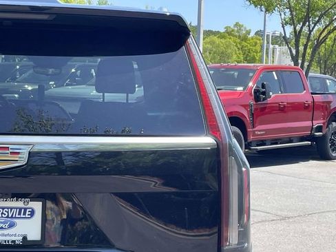 Used 2023 Cadillac Escalade Premium Luxury image 35