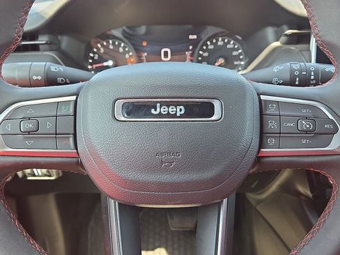 Used 2025 Jeep Compass Trailhawk AWD/4WD image 30