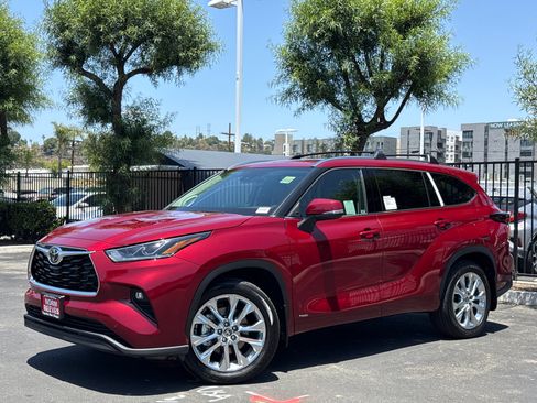 New 2026 Toyota Highlander Limited AWD/4WD image 2