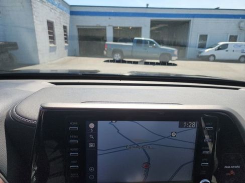 Used 2021 Toyota Highlander Limited image 29