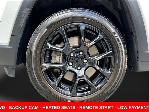 Used 2024 Jeep Compass Latitude w/ Sun and Sound Group AWD/4WD image 32