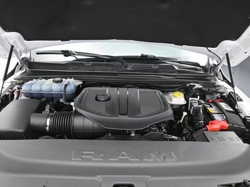 Used 2025 RAM 1500 Laramie AWD/4WD image 31