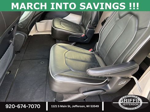 Used 2022 Chrysler Pacifica Limited image 14