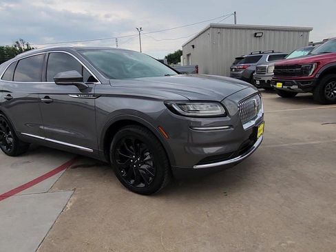 Used 2022 Lincoln Nautilus Reserve FWD image 2
