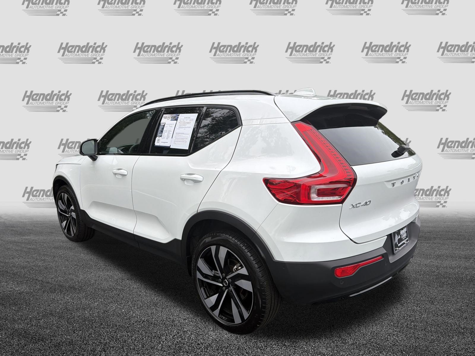 Certified 2024 Volvo XC40 B5 Plus AWD/4WD image 8