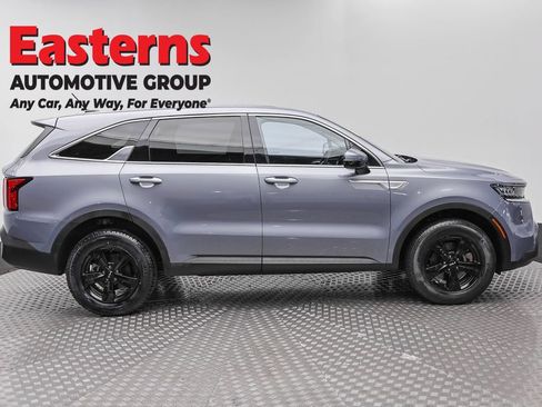 Used 2023 Kia Sorento LX AWD/4WD image 4